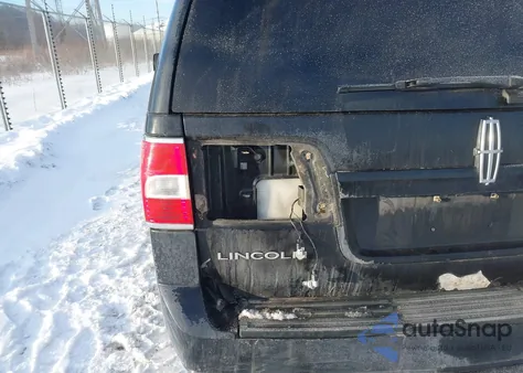 2008 Lincoln Navigator z USA, uszkodzony, nr VIN 5LMFU28518LJ17311